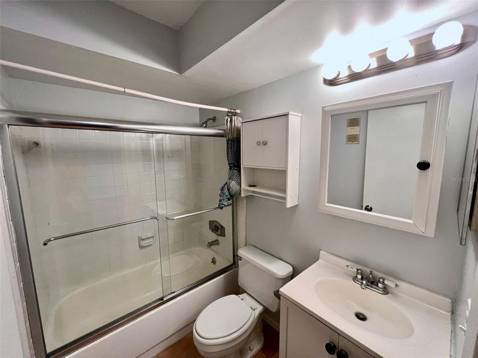 Active With Contract: $1,850 (2 beds, 2 baths, 1072 Square Feet)