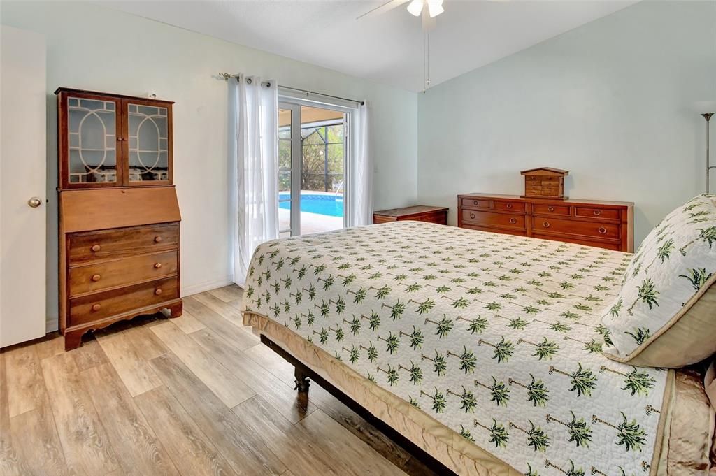 En Venta: $675,000 (4 camas, 2 baños, 1959 Pies cuadrados)