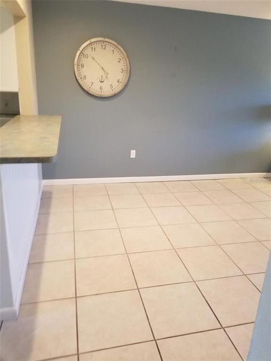 For Rent: $2,100 (2 beds, 1 baths, 990 Square Feet)