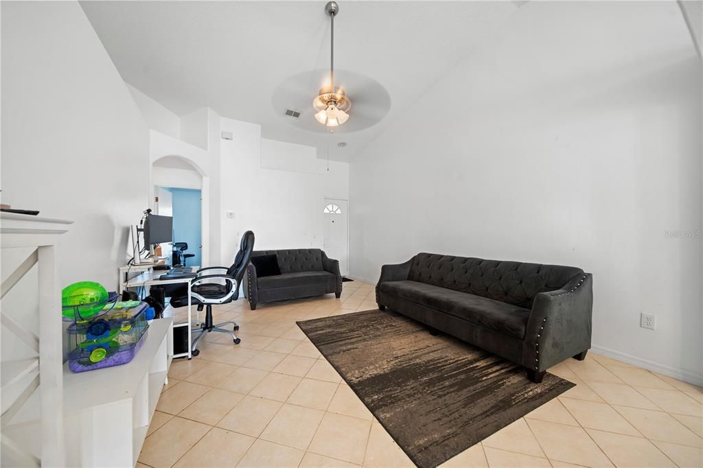 For Sale: $234,900 (3 beds, 2 baths, 1136 Square Feet)