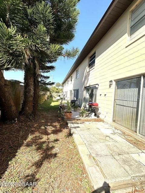 For Sale: $116,000 (2 beds, 1 baths, 988 Square Feet)