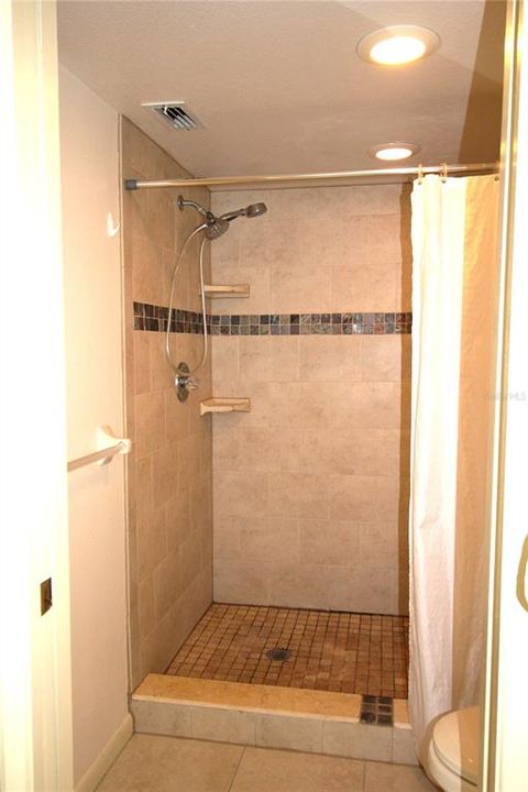 待售: $385,000 (2 贝兹, 2 浴室, 1150 平方英尺)