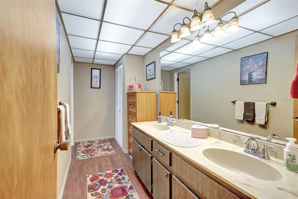 Primary bath, dual sinks, linen closed