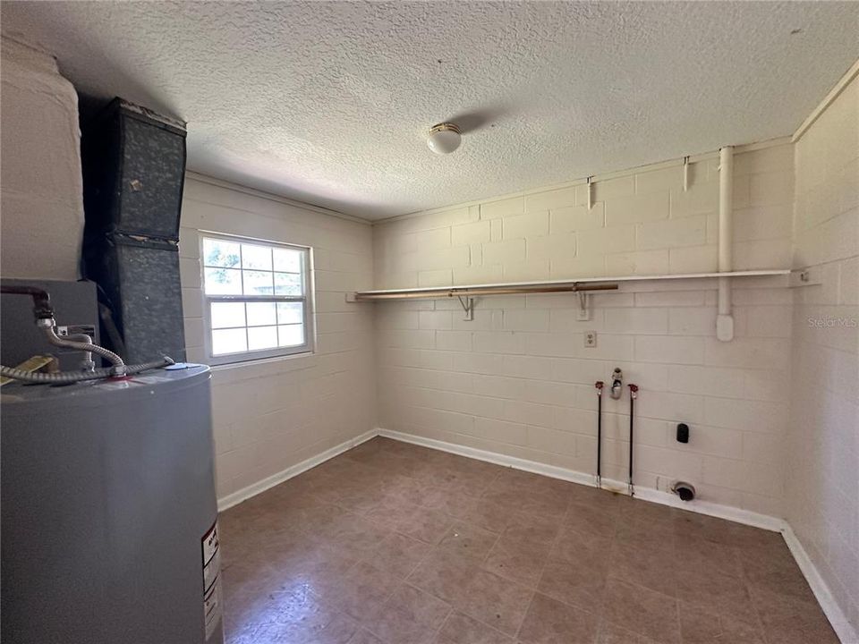 For Rent: $1,500 (3 beds, 2 baths, 1408 Square Feet)