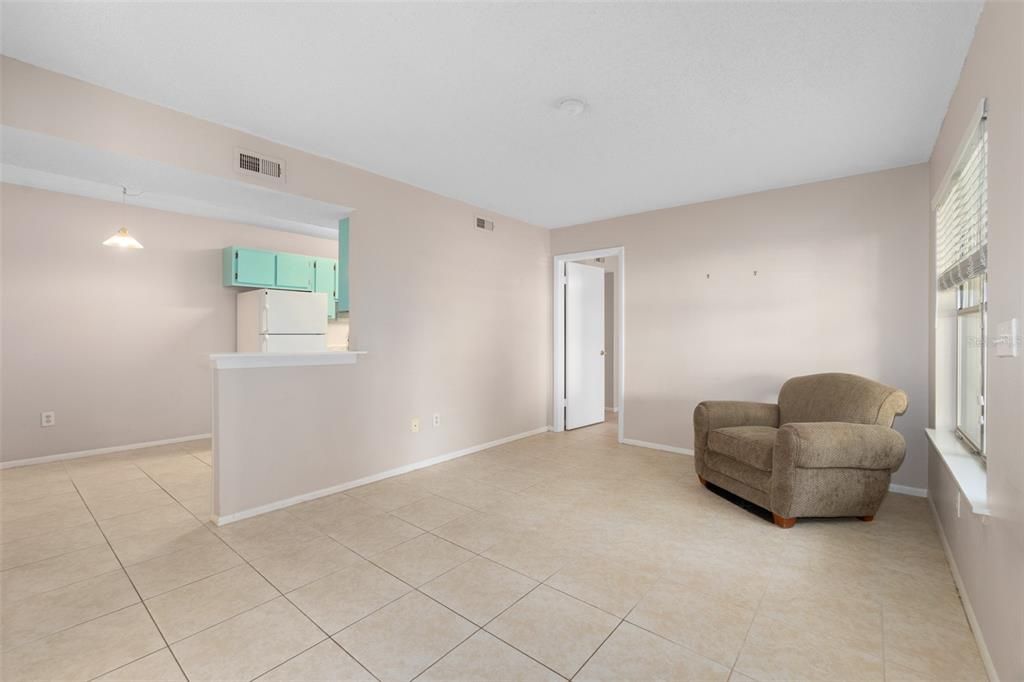 For Sale: $149,000 (2 beds, 2 baths, 833 Square Feet)