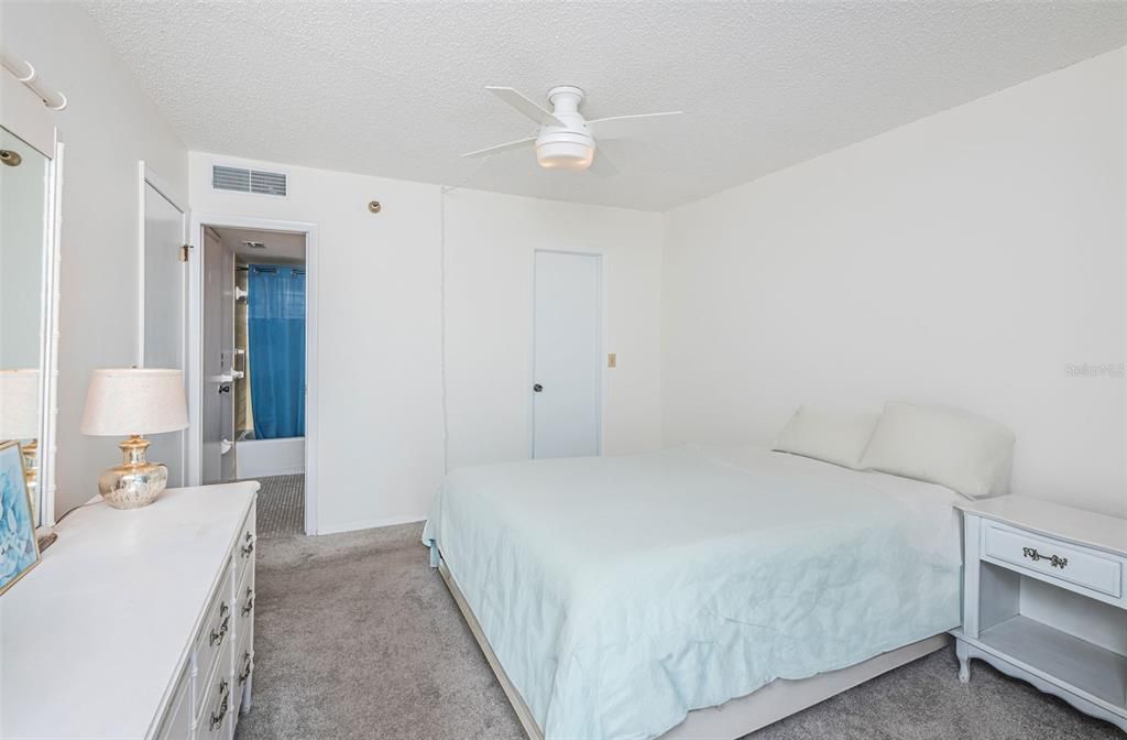 For Rent: $2,800 (1 beds, 1 baths, 875 Square Feet)
