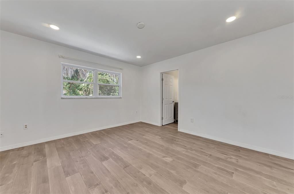 For Sale: $580,000 (2 beds, 2 baths, 2148 Square Feet)