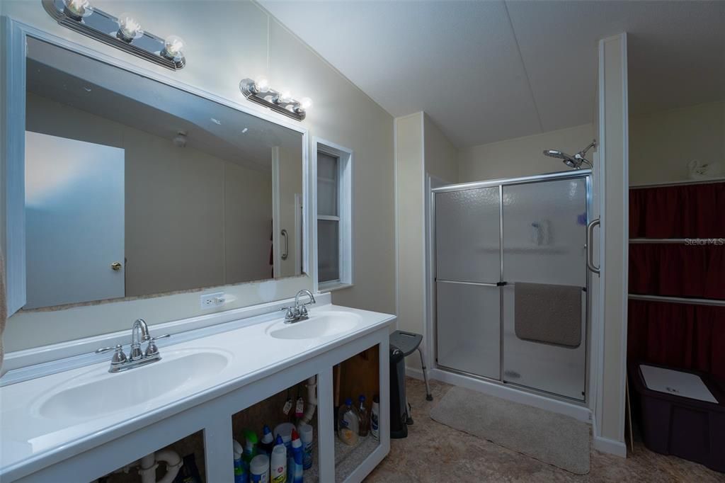 Active With Contract: $135,000 (2 beds, 2 baths, 1152 Square Feet)