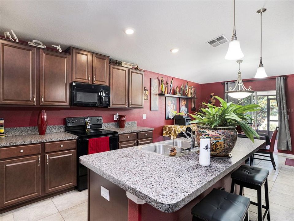For Sale: $350,000 (4 beds, 2 baths, 1918 Square Feet)
