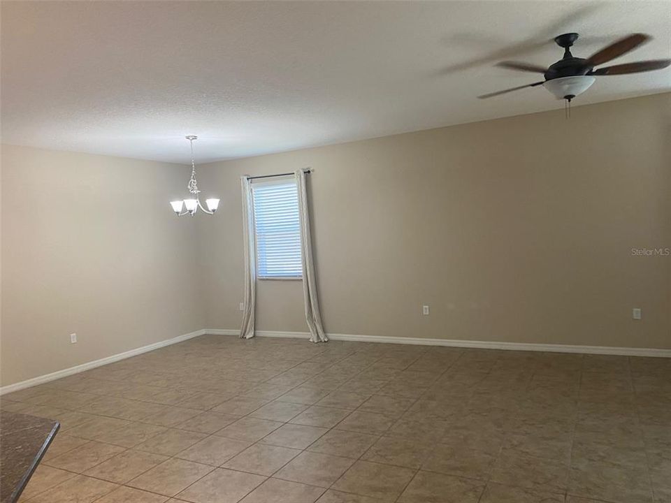 For Rent: $2,400 (4 beds, 2 baths, 1983 Square Feet)