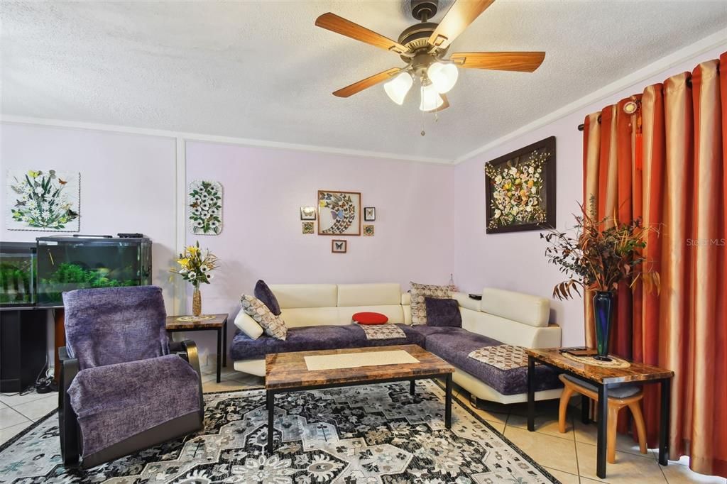 For Sale: $215,000 (2 beds, 2 baths, 1037 Square Feet)