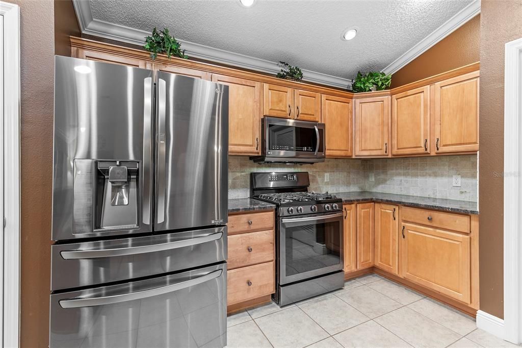 Newer stainless steel appliances, gas range, double pull-outs in bottom cabinets