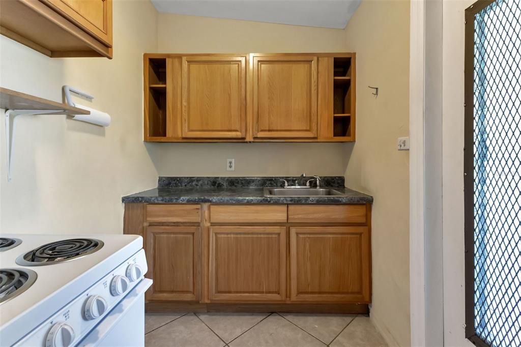 For Sale: $169,900 (2 beds, 1 baths, 635 Square Feet)