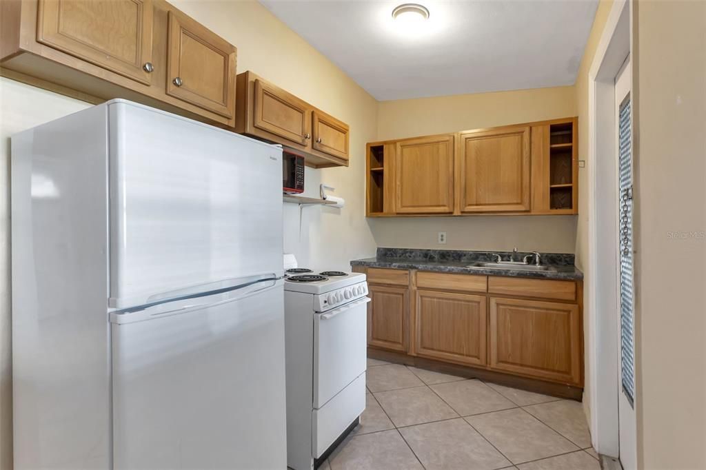 For Sale: $169,900 (2 beds, 1 baths, 635 Square Feet)