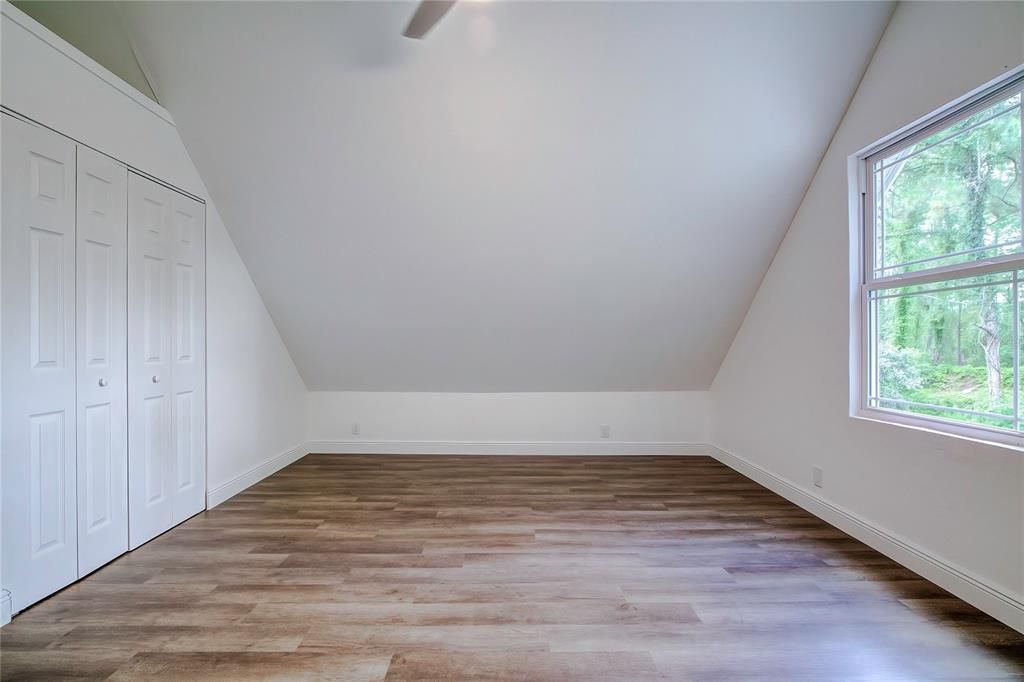 For Sale: $300,000 (3 beds, 2 baths, 1188 Square Feet)