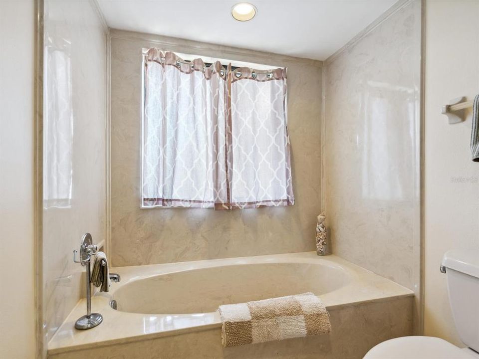 待售: $450,000 (2 贝兹, 2 浴室, 1778 平方英尺)