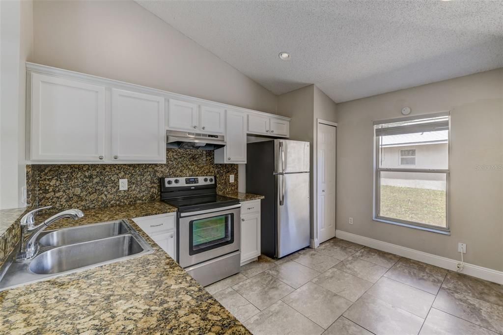 For Sale: $359,900 (3 beds, 2 baths, 1140 Square Feet)