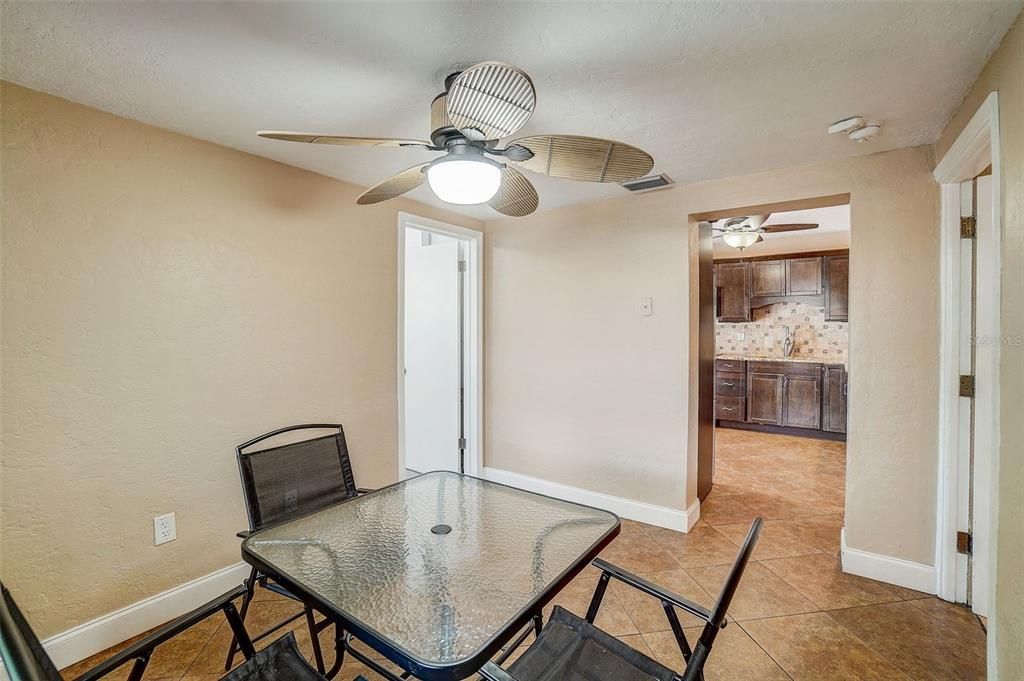 For Sale: $374,900 (3 beds, 1 baths, 1141 Square Feet)