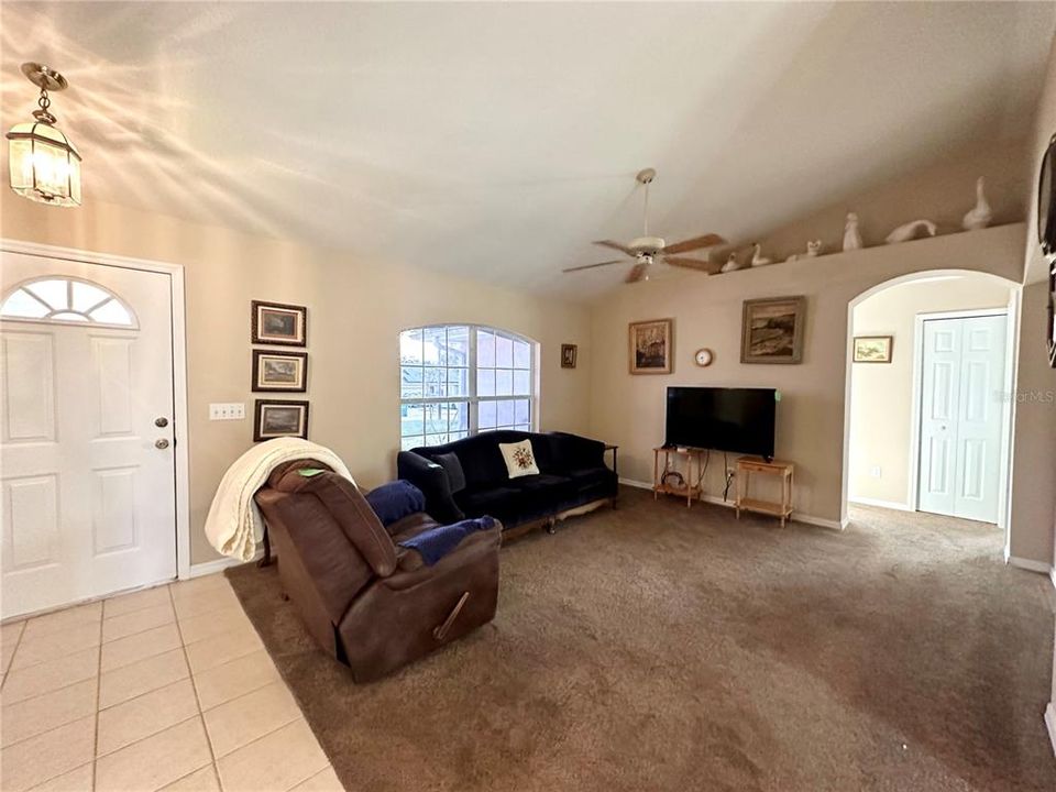 For Rent: $1,900 (3 beds, 2 baths, 1349 Square Feet)