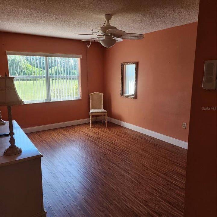 For Sale: $141,111 (2 beds, 1 baths, 858 Square Feet)