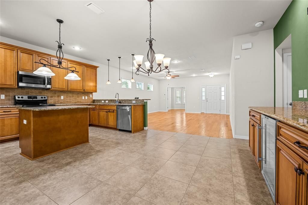 For Sale: $444,900 (3 beds, 2 baths, 2079 Square Feet)