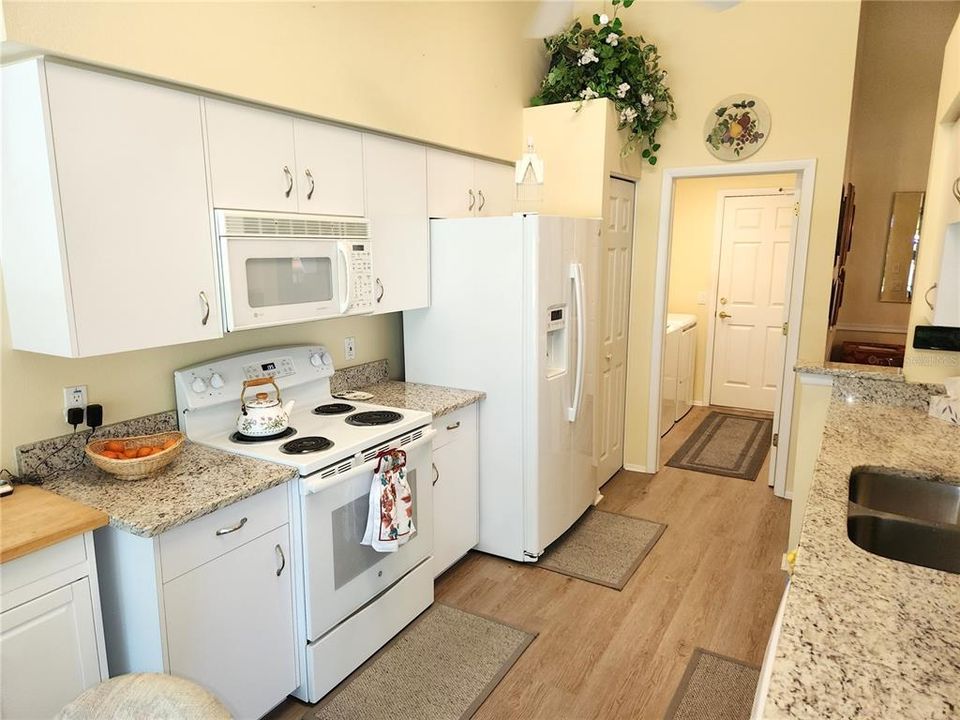 For Sale: $279,900 (2 beds, 2 baths, 1278 Square Feet)