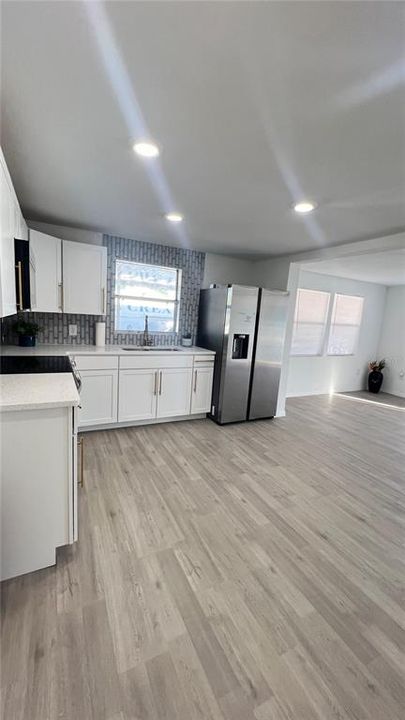 Active With Contract: $209,000 (3 beds, 1 baths, 1035 Square Feet)
