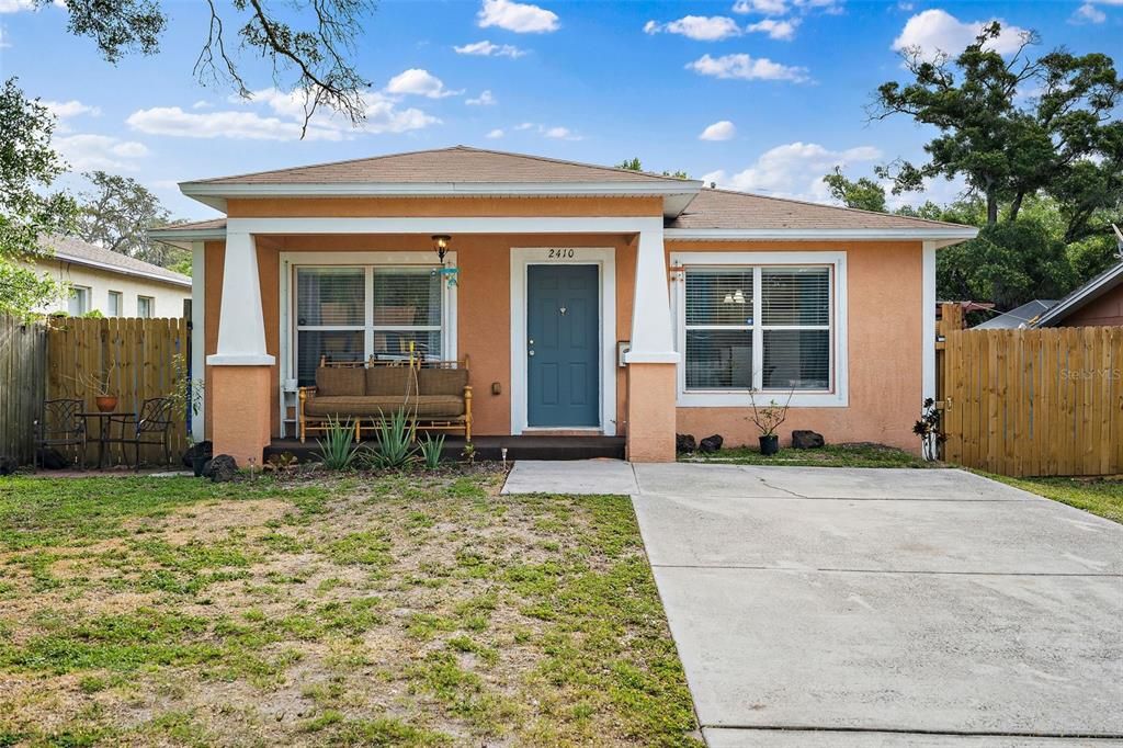 For Sale: $325,000 (3 beds, 2 baths, 1200 Square Feet)
