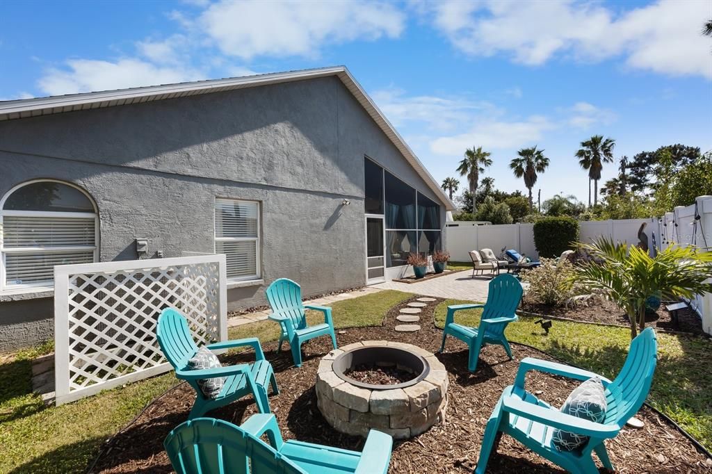 Active With Contract: $372,500 (3 beds, 2 baths, 1586 Square Feet)