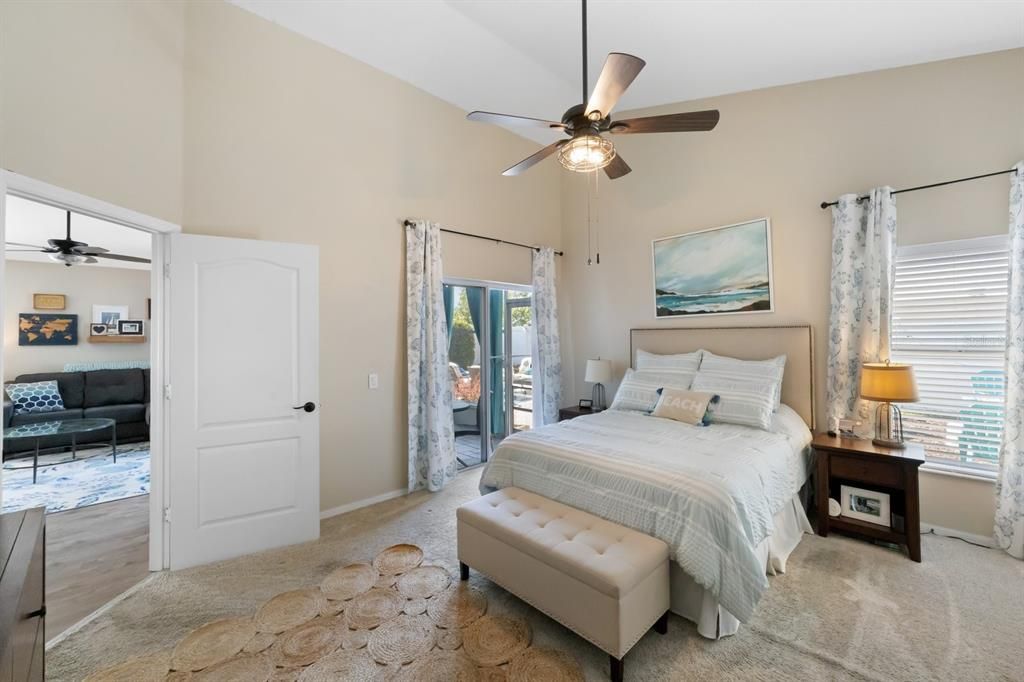 Active With Contract: $372,500 (3 beds, 2 baths, 1586 Square Feet)