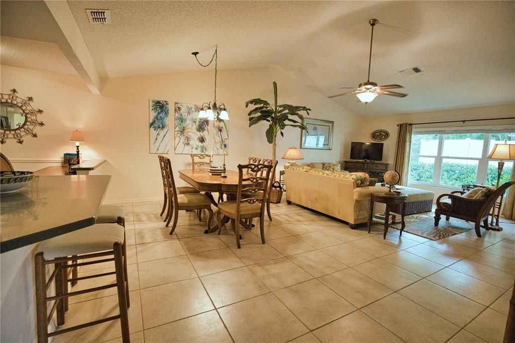 For Sale: $349,000 (2 beds, 2 baths, 1427 Square Feet)