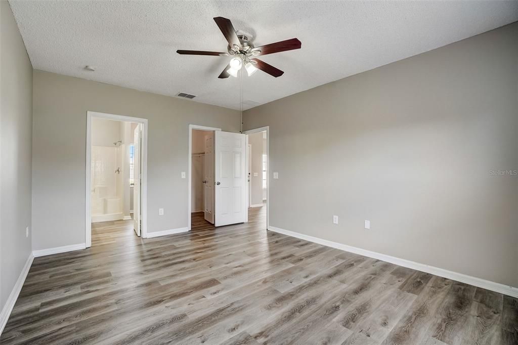 For Sale: $289,900 (3 beds, 2 baths, 1465 Square Feet)