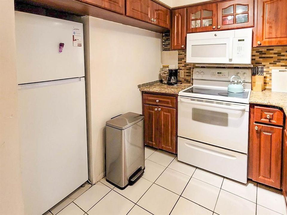 For Sale: $159,900 (2 beds, 1 baths, 900 Square Feet)
