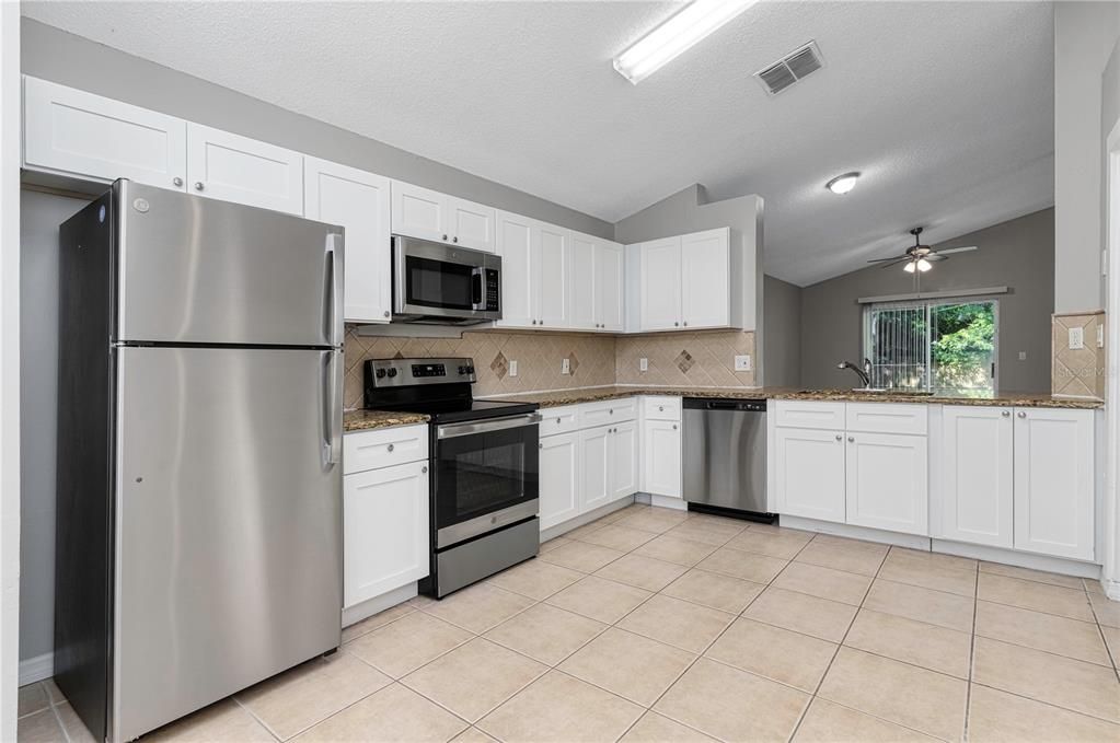 For Sale: $399,900 (3 beds, 2 baths, 1330 Square Feet)
