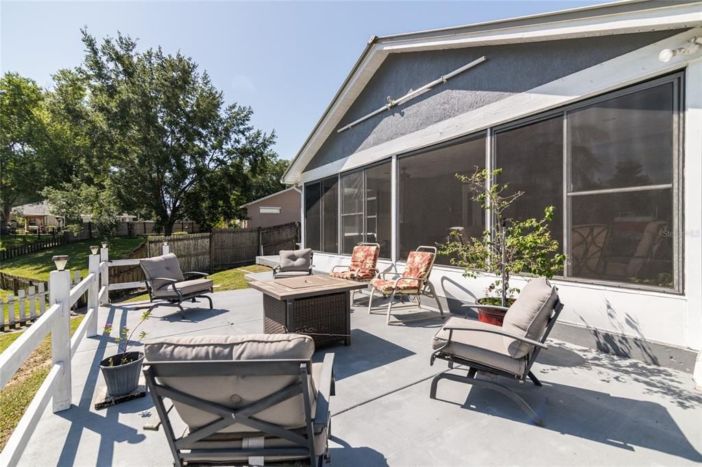 Active With Contract: $429,900 (3 beds, 2 baths, 1649 Square Feet)