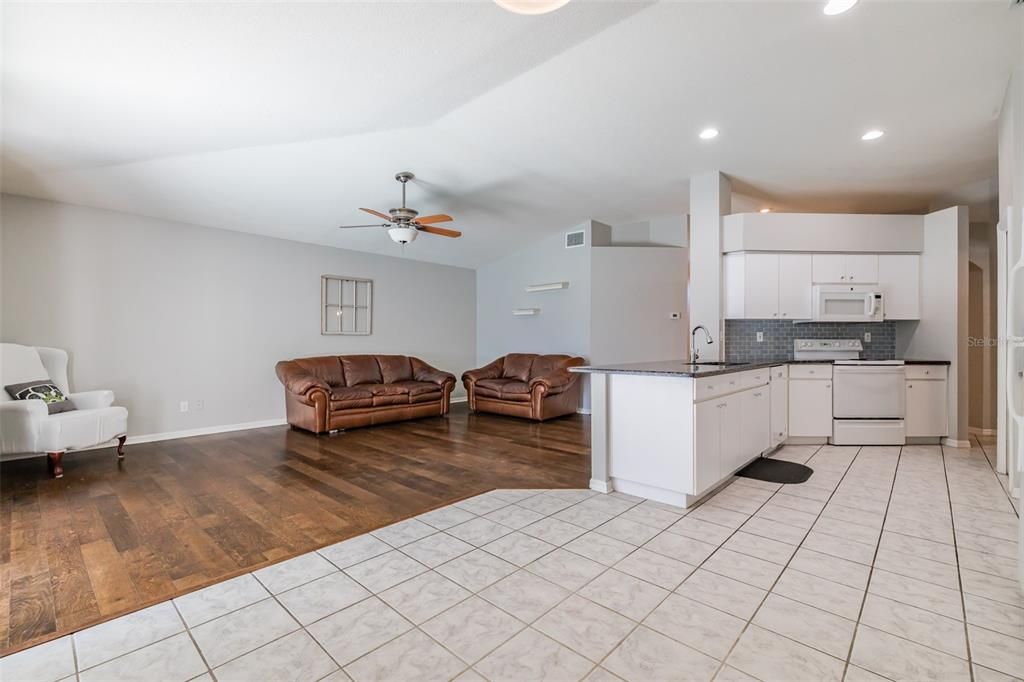 Active With Contract: $385,000 (3 beds, 2 baths, 1742 Square Feet)