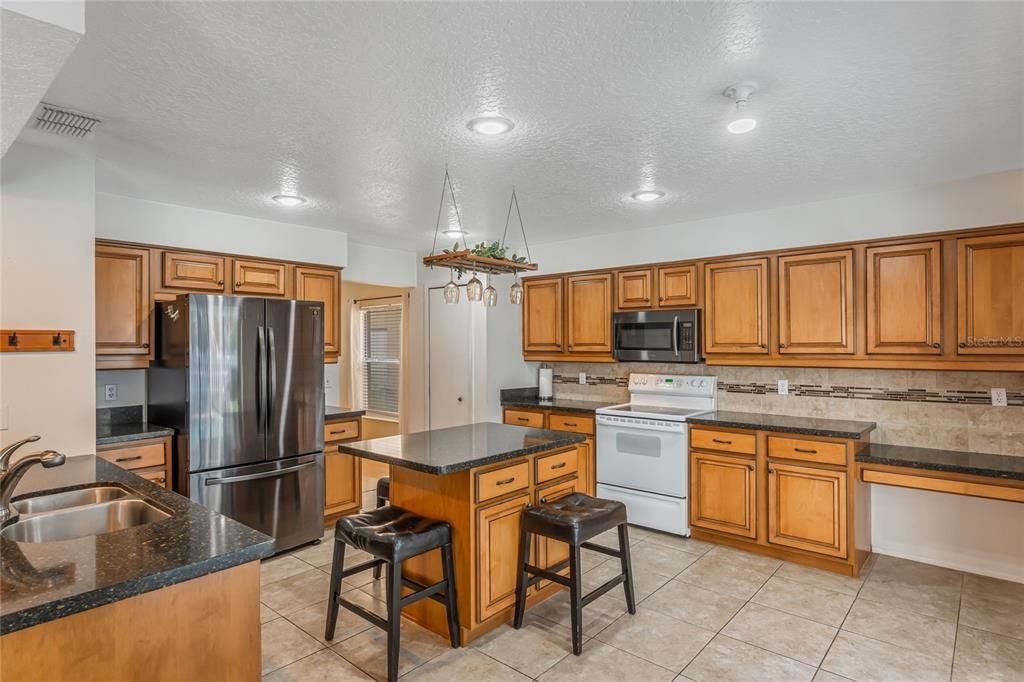 For Sale: $585,000 (5 beds, 2 baths, 2906 Square Feet)