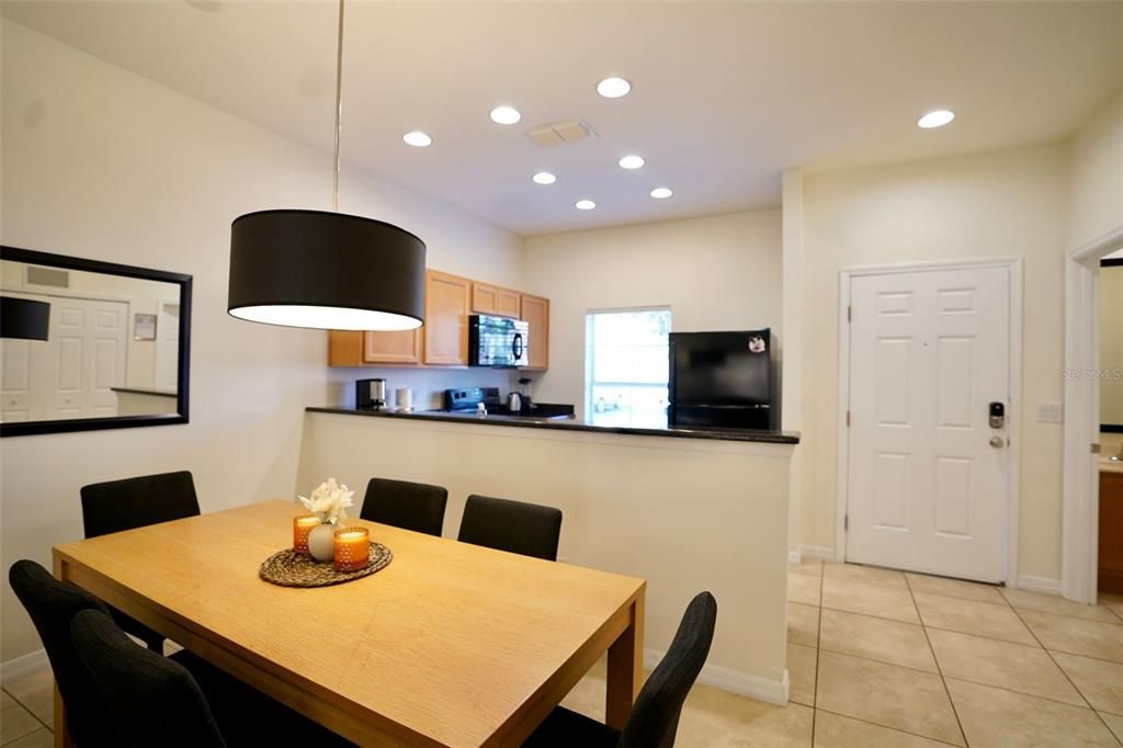 For Sale: $290,000 (2 beds, 2 baths, 1161 Square Feet)
