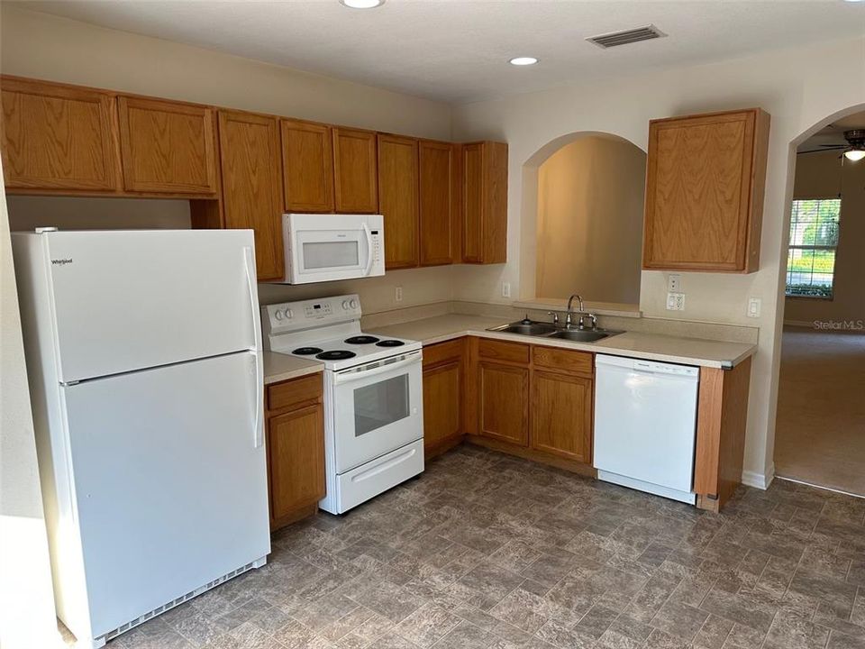 Active With Contract: $1,850 (2 beds, 2 baths, 1248 Square Feet)