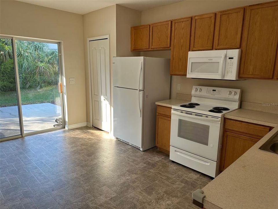 Active With Contract: $1,850 (2 beds, 2 baths, 1248 Square Feet)