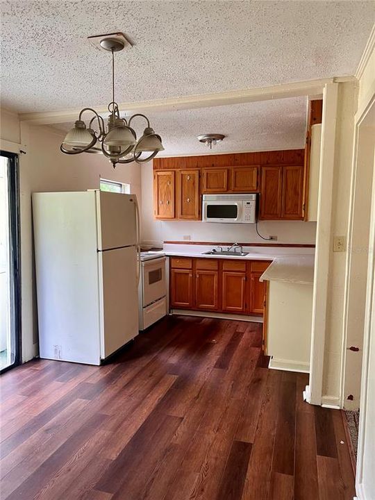 Recently Sold: $130,000 (2 beds, 1 baths, 716 Square Feet)