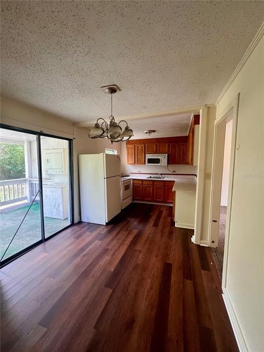 Active With Contract: $130,000 (2 beds, 1 baths, 716 Square Feet)