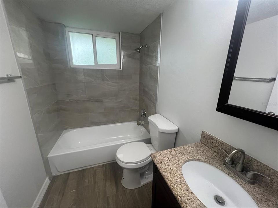 For Rent: $1,250 (2 beds, 1 baths, 870 Square Feet)