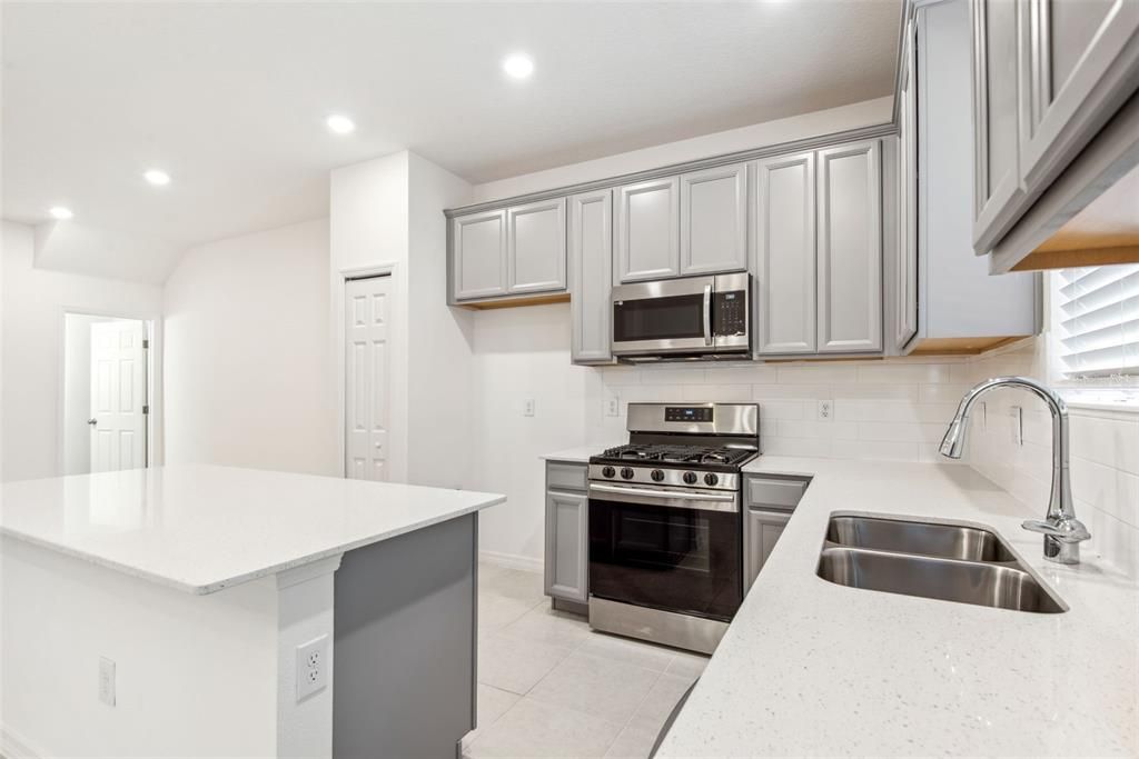 For Sale: $355,000 (3 beds, 2 baths, 1702 Square Feet)