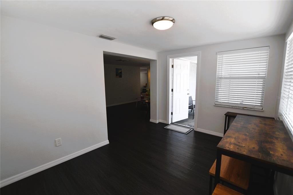 For Rent: $2,300 (2 beds, 1 baths, 1028 Square Feet)