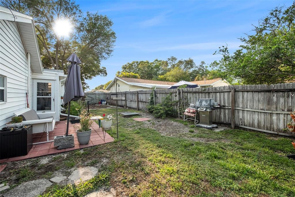 Active With Contract: $320,000 (3 beds, 2 baths, 1184 Square Feet)