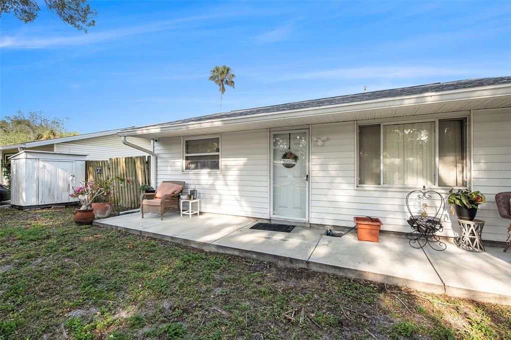 Active With Contract: $320,000 (3 beds, 2 baths, 1184 Square Feet)