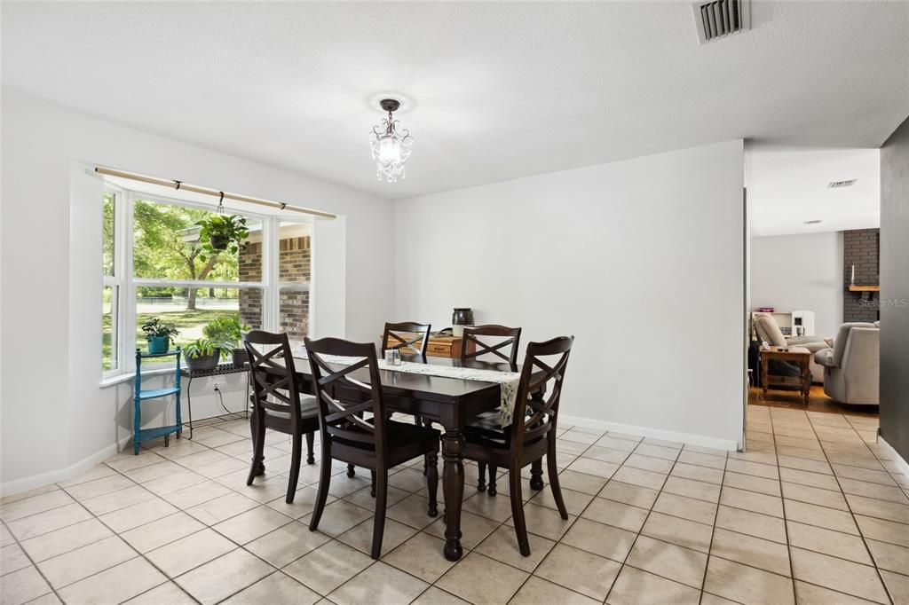 Active With Contract: $350,000 (3 beds, 2 baths, 1589 Square Feet)