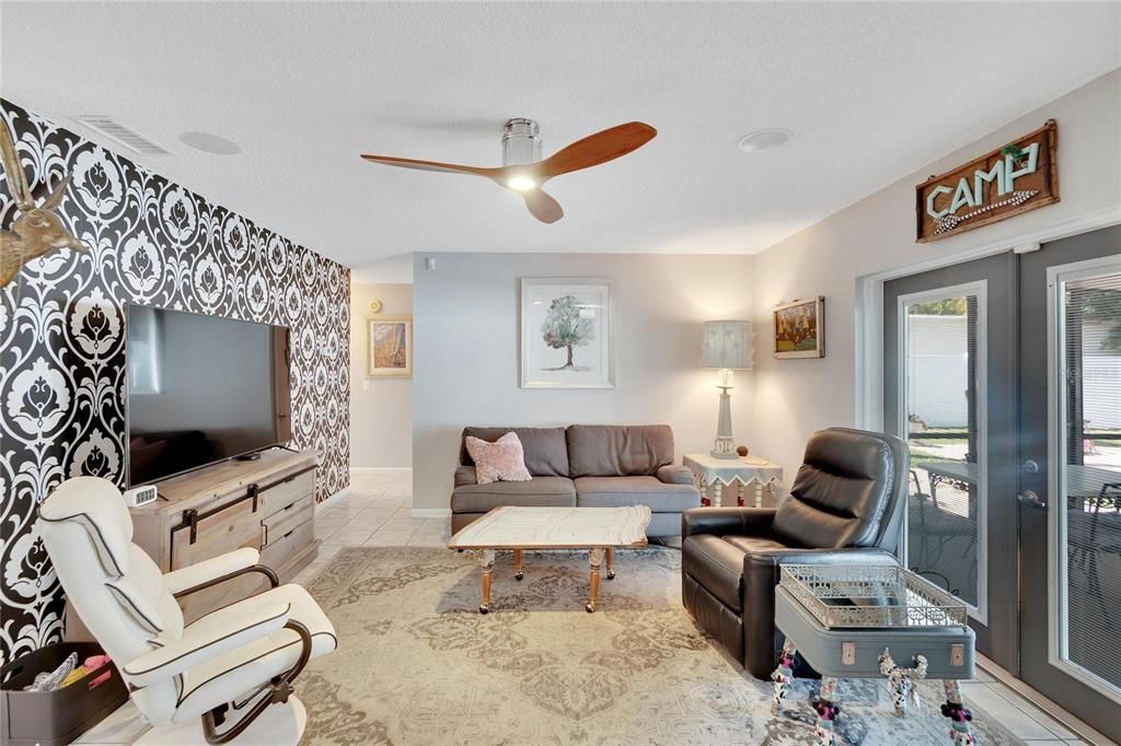 Active With Contract: $425,000 (3 beds, 2 baths, 1644 Square Feet)