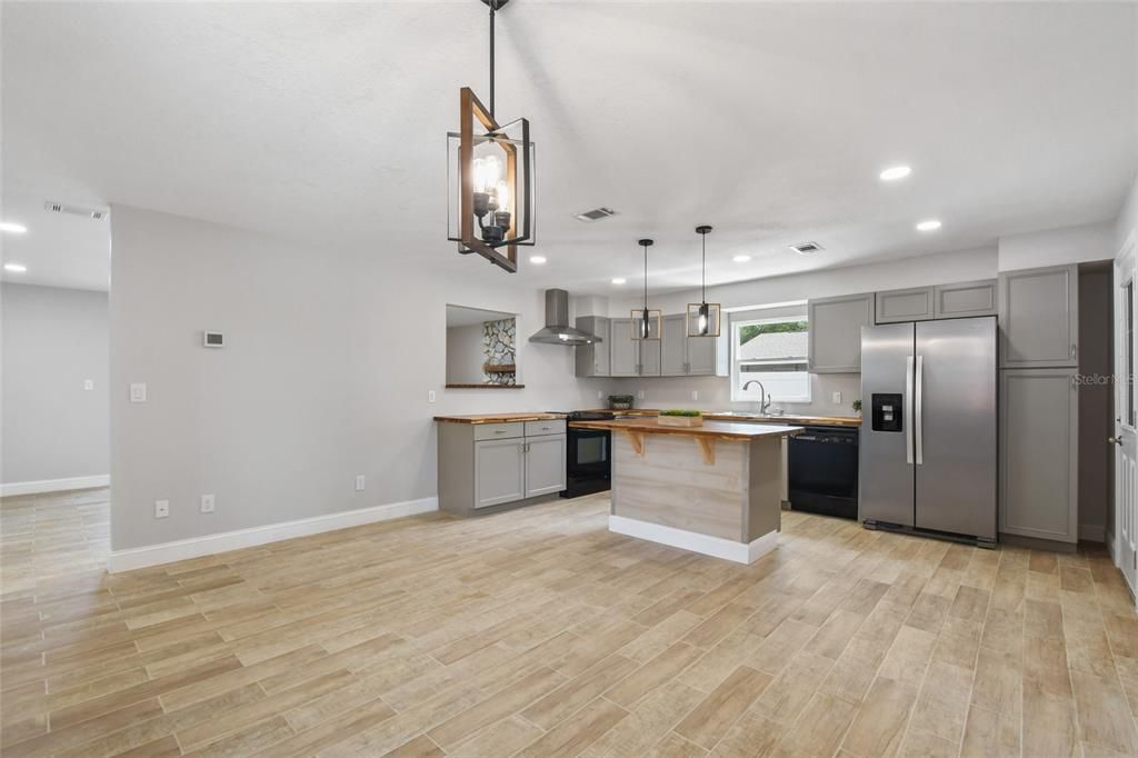 For Sale: $419,900 (3 beds, 2 baths, 1422 Square Feet)